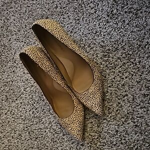 Banana Republic spotted hair on high heel pumps size 6.5 leopard cheetah